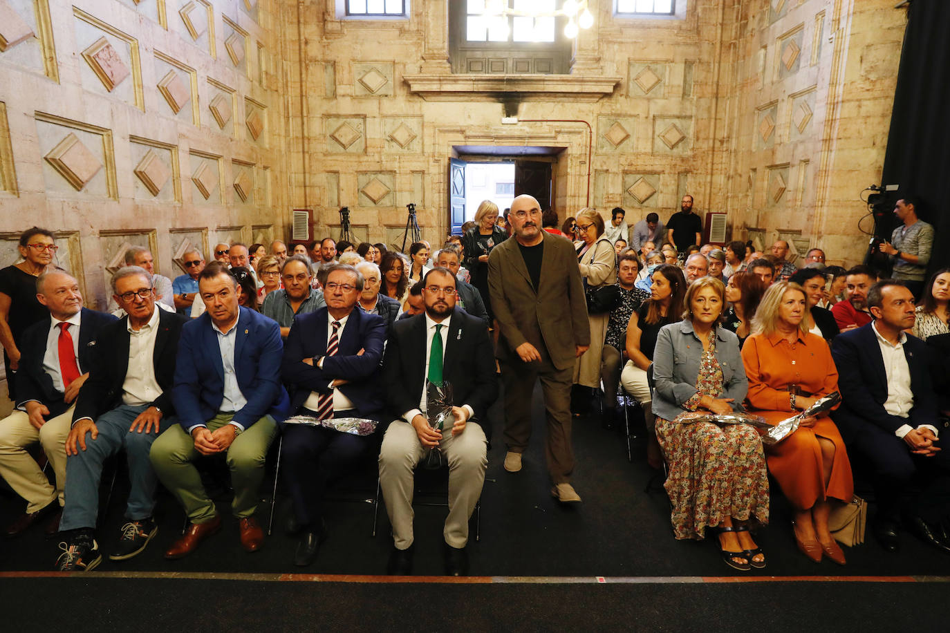 Barbón asiste al Día de la Memoria Democrática en Grado