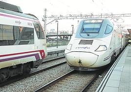 El tren Alvia, que ahora hace el trayecto de Gijón-Madrid, en la estación de tren de Gijón.