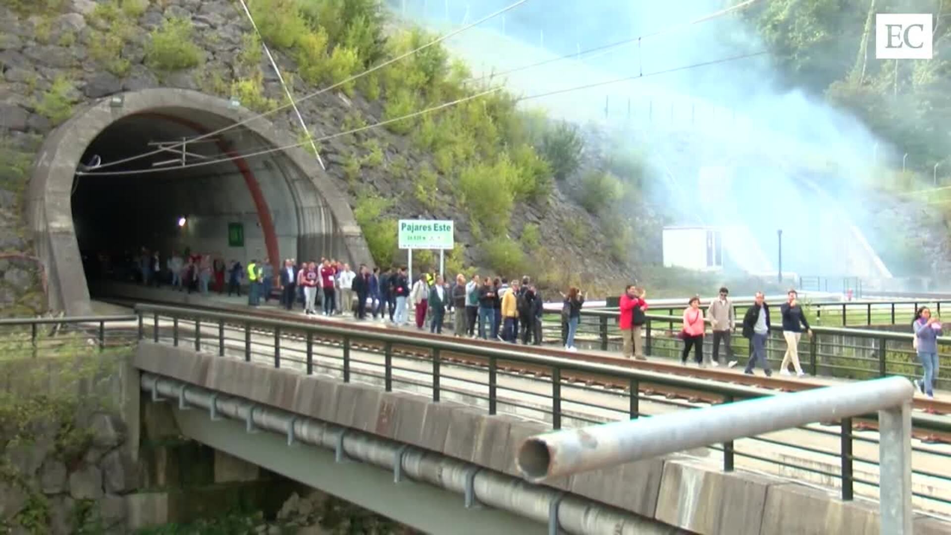 Adif realiza un simulacro de emergencia con un tren de viajeros en la Variante de Pajares
