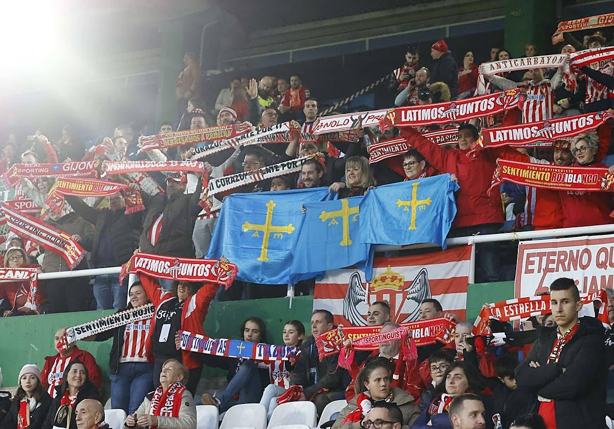 Gradas de El Sardinero repletas de aficionados del Sporting en el encuentro de este enero.