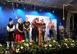 Ana Canteli, sobre el escenario, durante la lectura del pregón.