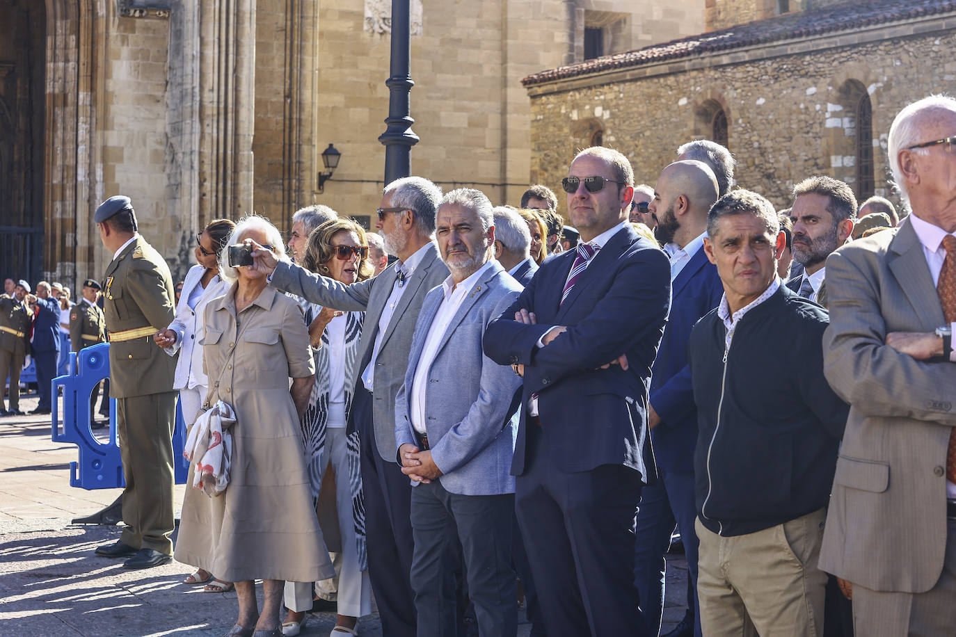 Multitudinaria jura de bandera en Oviedo