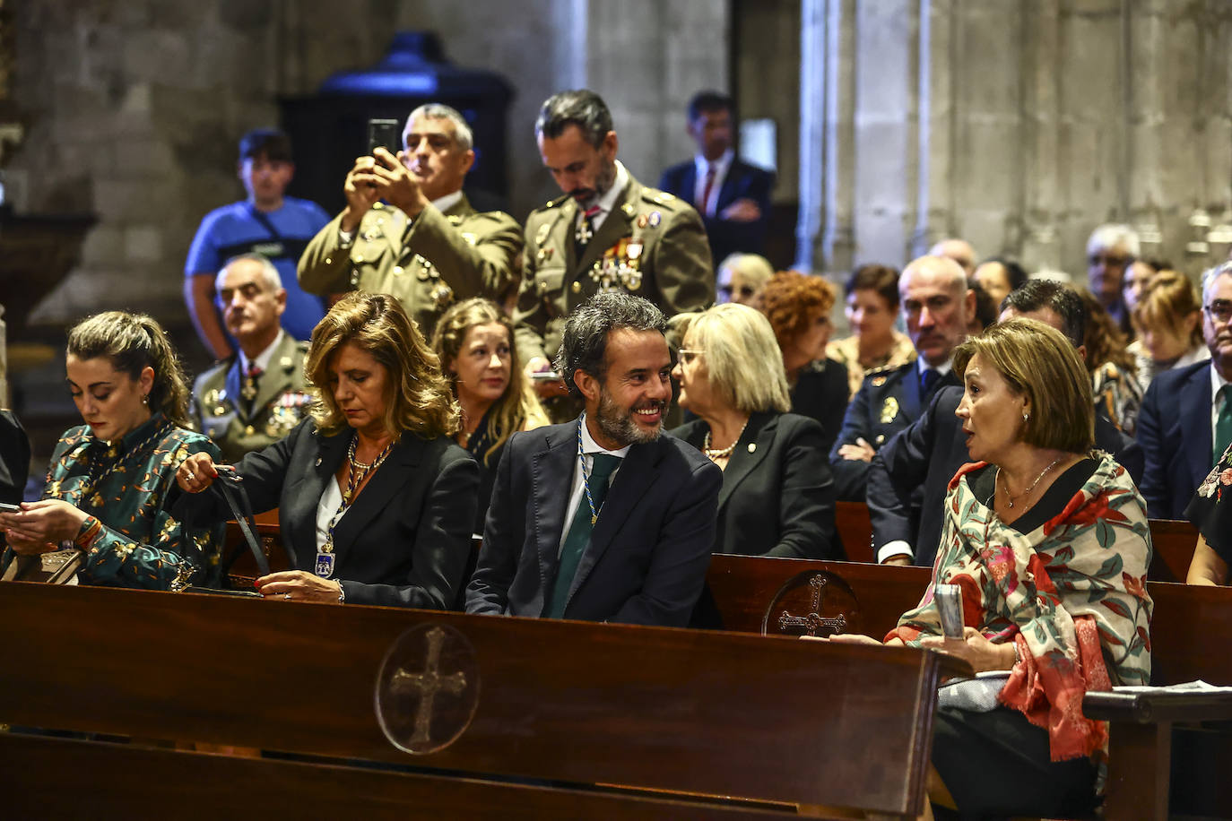 Multitudinaria jura de bandera en Oviedo