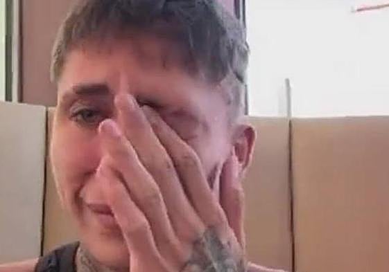 Un empresario le regala un coche a 'Nano', el joven con dos trabajos que se hizo viral en TikTok