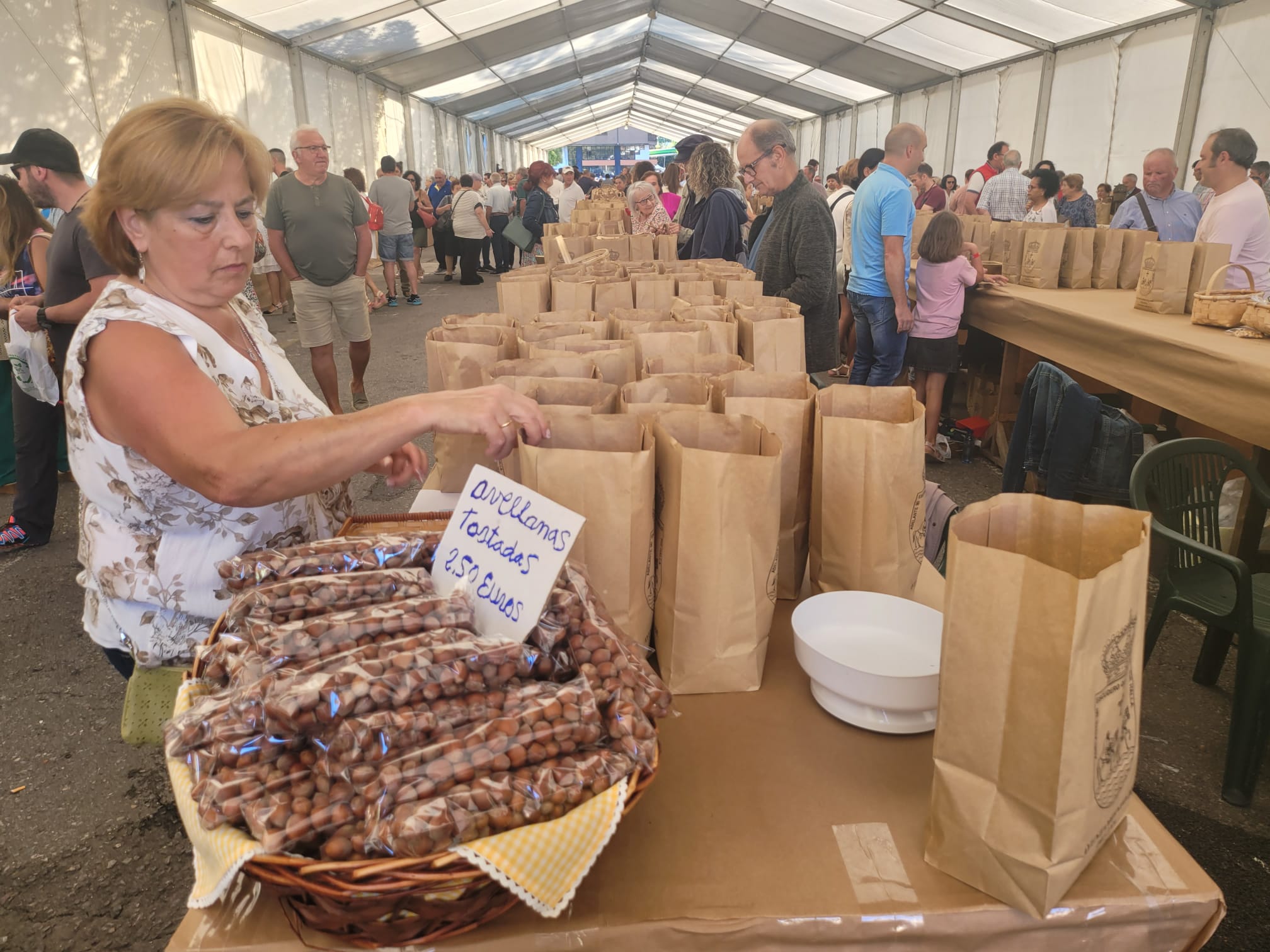 Infiesto festeja la cosecha de avellana