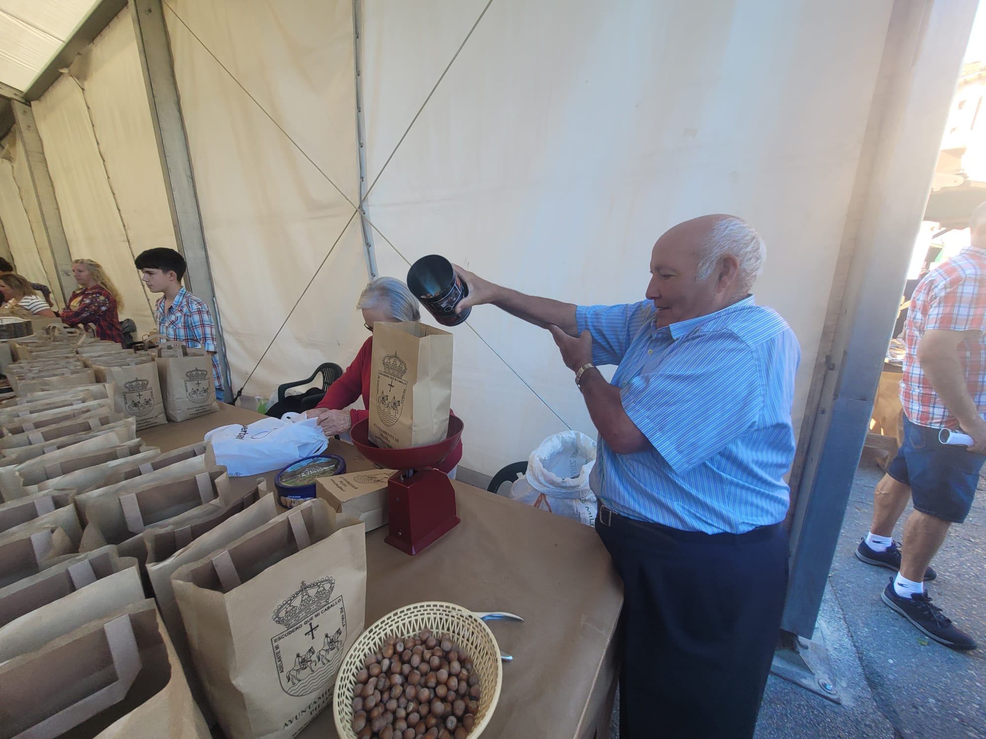 Infiesto festeja la cosecha de avellana