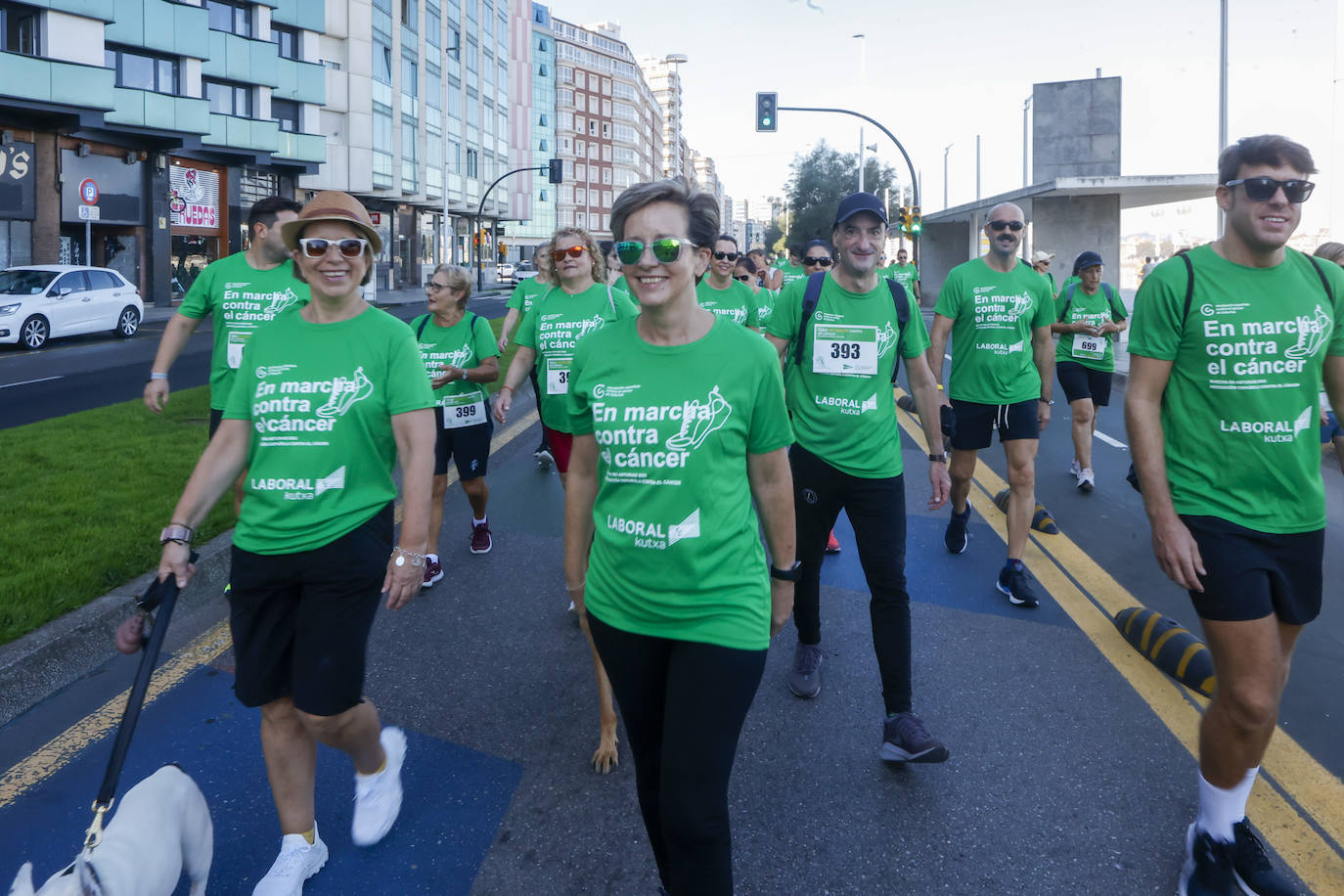 Solidaridad y caminata en Gijón en la lucha contra el cáncer