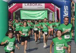 Una marea verde marcha en Avilés contra el cáncer