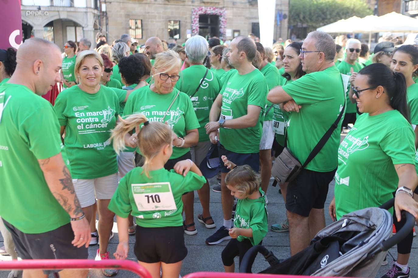 Avilés se tiñe de verde con cientos de personas &#039;en marcha&#039; contra el cáncer