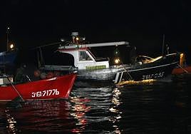 Imagen de archivo de embarcaciones de pesca de angula.