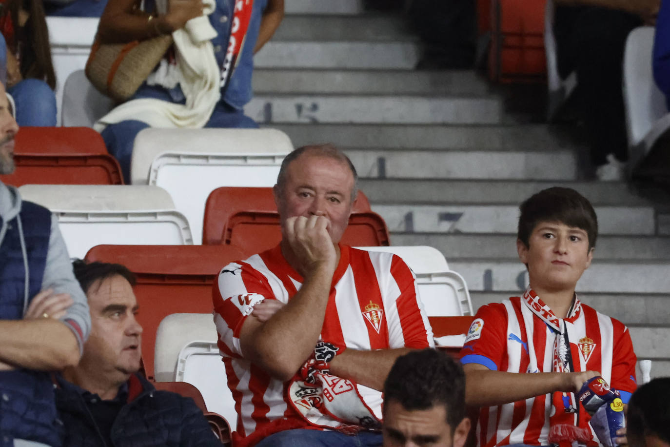 ¿Estuviste en el Sporting - Elche? ¡Búscate!