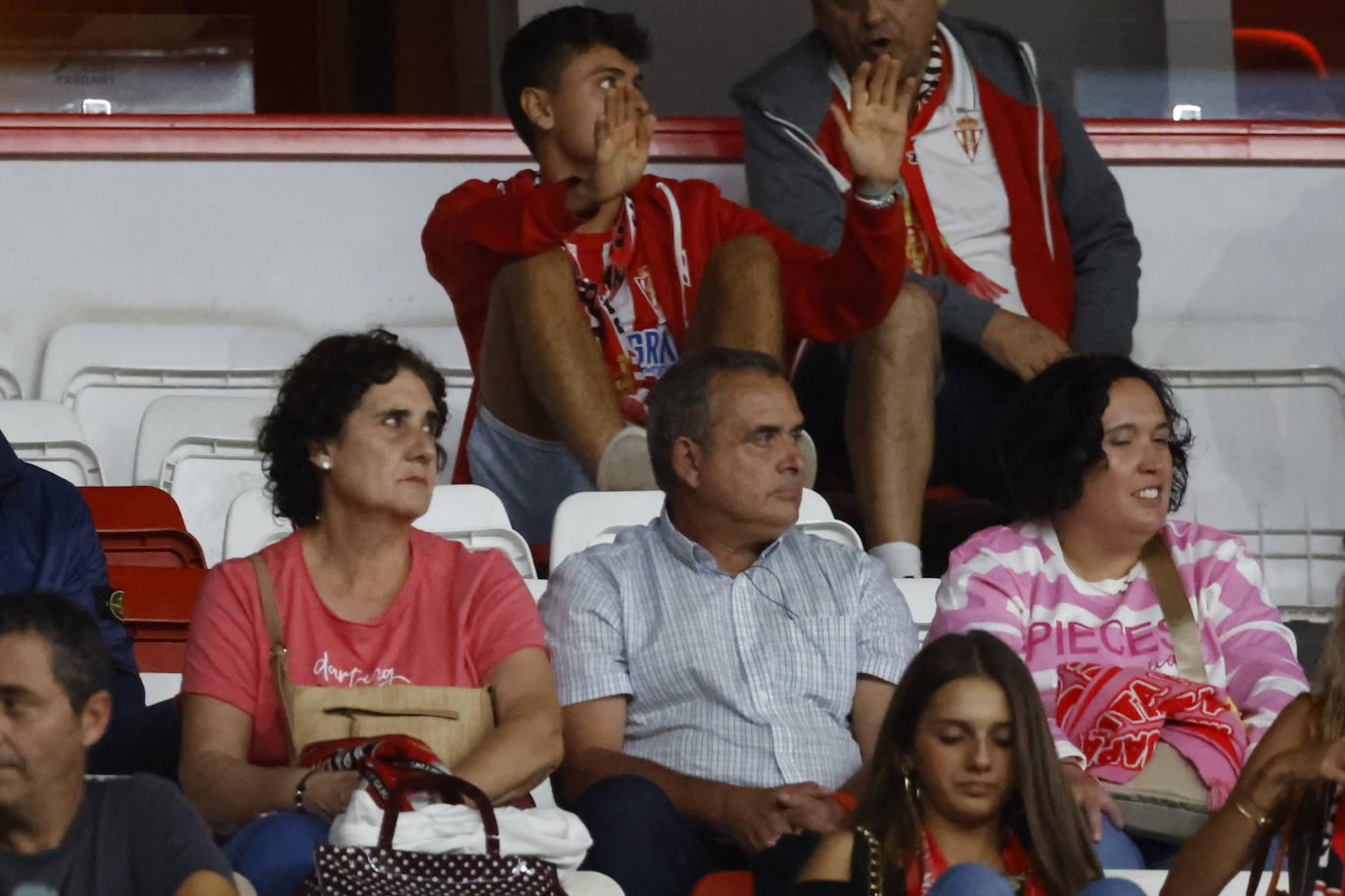 ¿Estuviste en el Sporting - Elche? ¡Búscate!