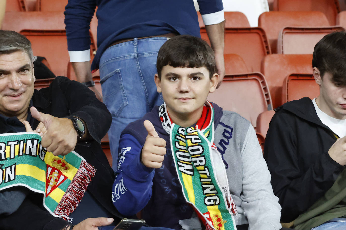 ¿Estuviste en el Sporting - Elche? ¡Búscate!