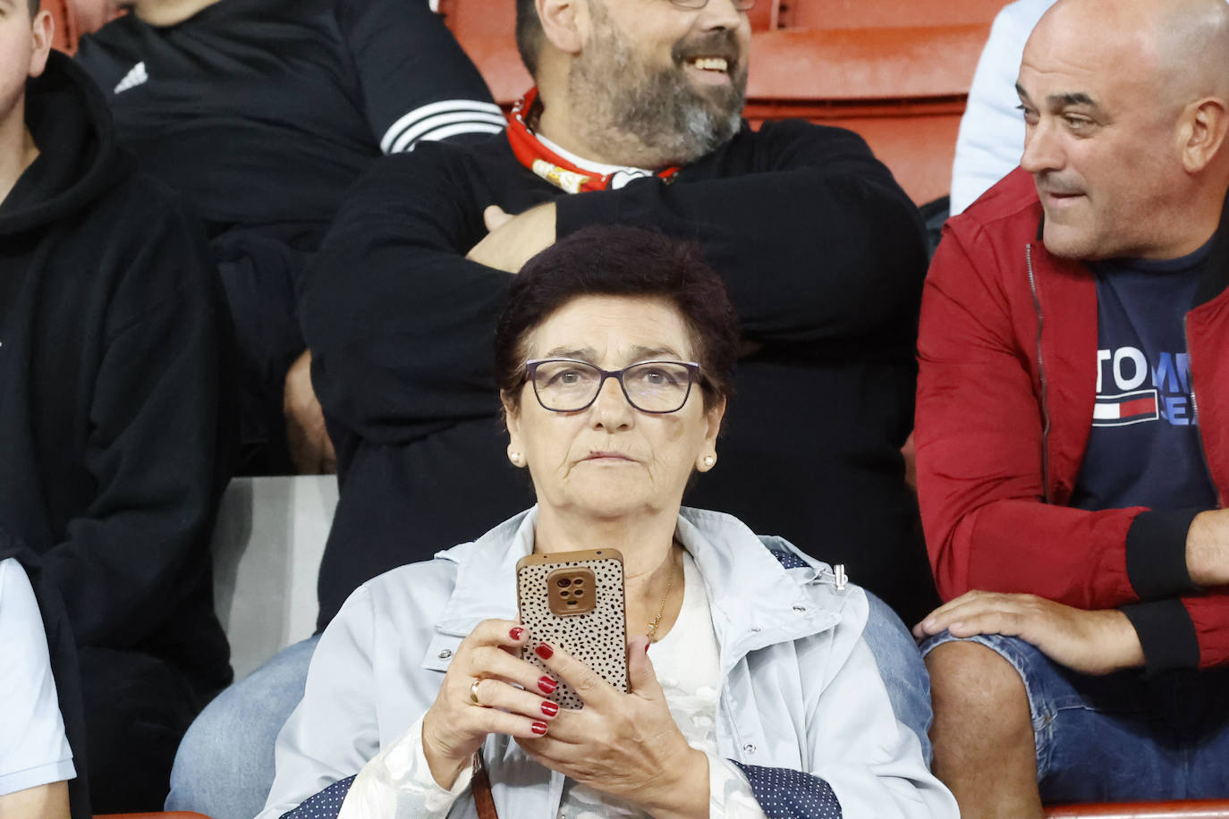 ¿Estuviste en el Sporting - Elche? ¡Búscate!