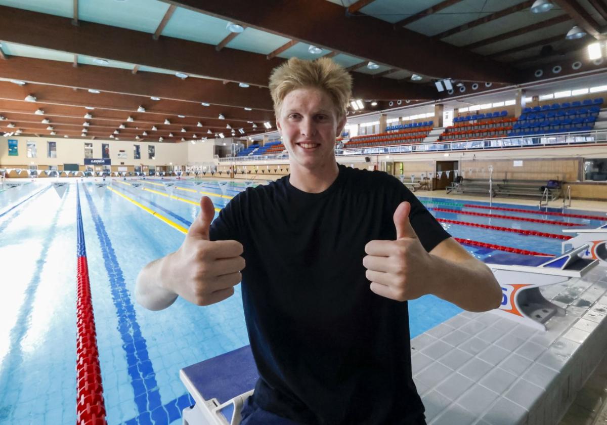 Reto.McKean, ayer, en la piscina del Santa Olaya, antes de una sesión preparatoria.