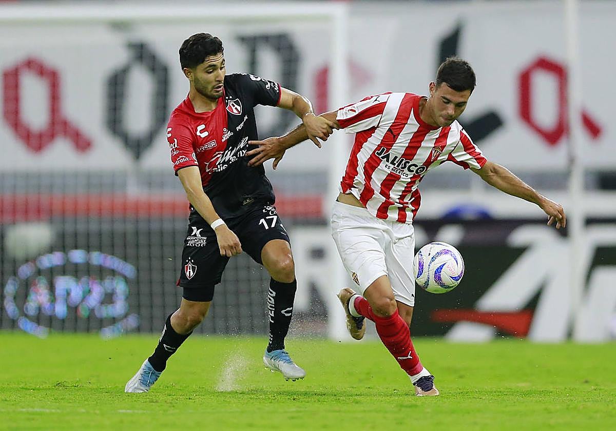 Diego Sánchez, durante una jugada en un partido amistoso durante la gira mexicana de pretemporada del Sporting.