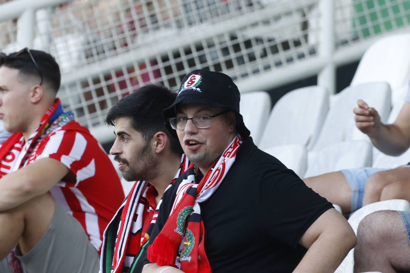 ¿Estuviste en el Racing de Santander - Sporting? ¡Búscate en las fotos de El Sardinero!