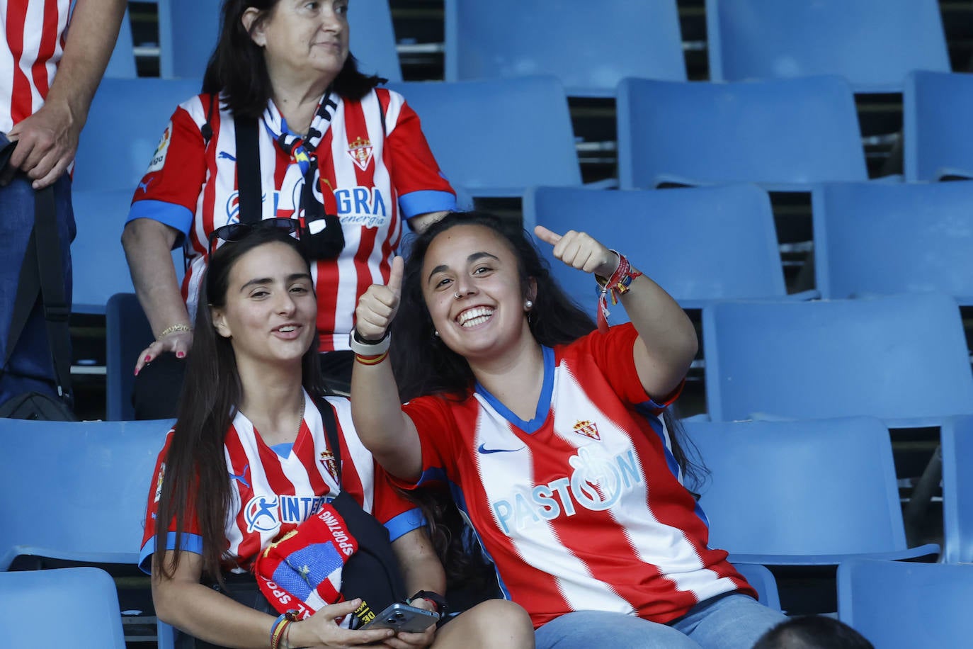 ¿Estuviste en el Racing de Santander - Sporting? ¡Búscate en las fotos de El Sardinero!