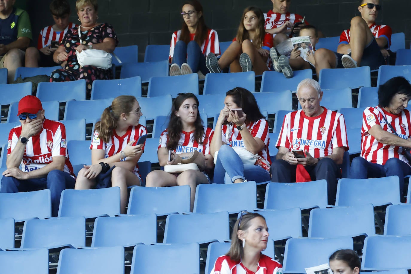 ¿Estuviste en el Racing de Santander - Sporting? ¡Búscate en las fotos de El Sardinero!