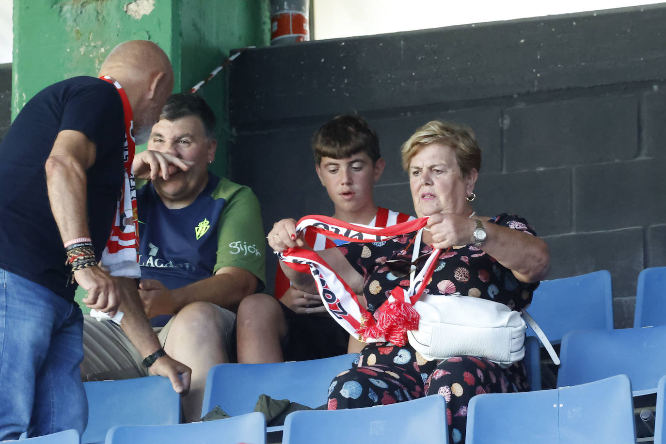 ¿Estuviste en el Racing de Santander - Sporting? ¡Búscate en las fotos de El Sardinero!