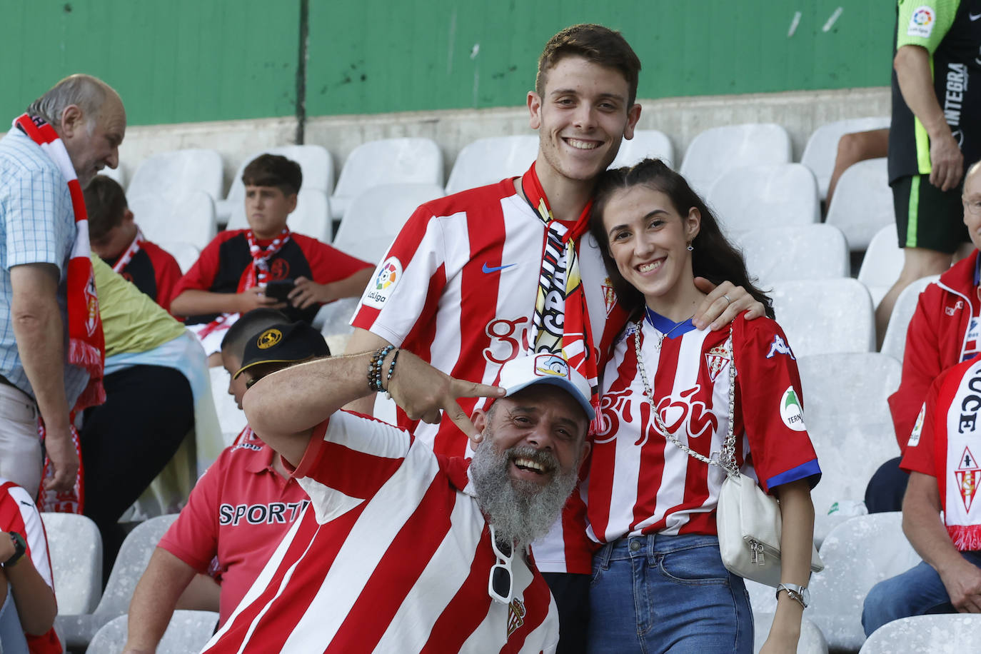 ¿Estuviste en el Racing de Santander - Sporting? ¡Búscate en las fotos de El Sardinero!