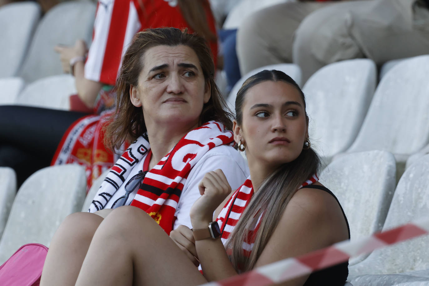 ¿Estuviste en el Racing de Santander - Sporting? ¡Búscate en las fotos de El Sardinero!