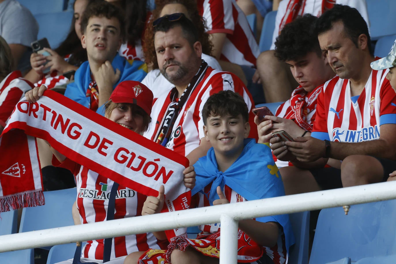 ¿Estuviste en el Racing de Santander - Sporting? ¡Búscate en las fotos de El Sardinero!