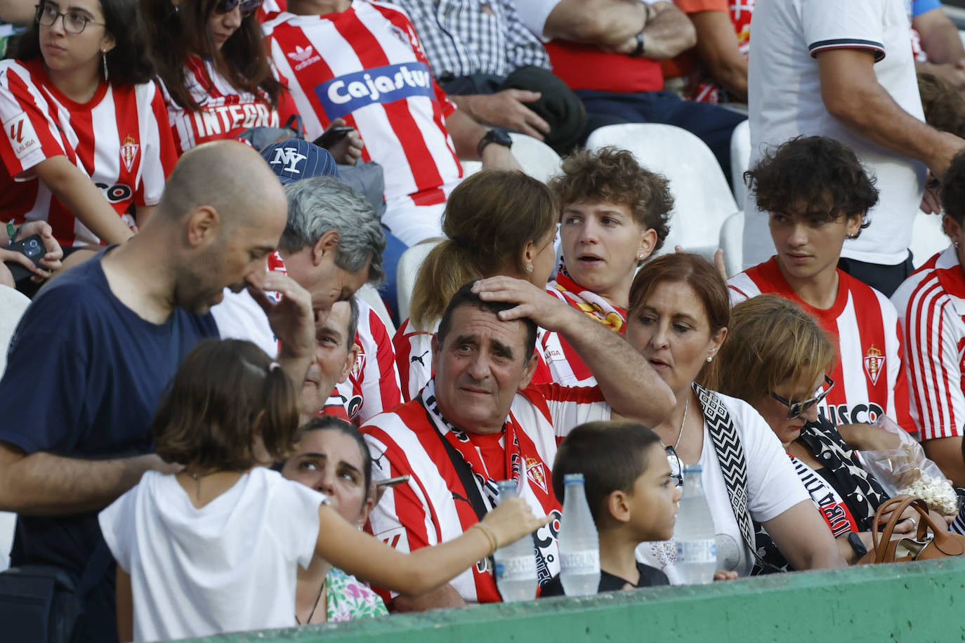 ¿Estuviste en el Racing de Santander - Sporting? ¡Búscate en las fotos de El Sardinero!