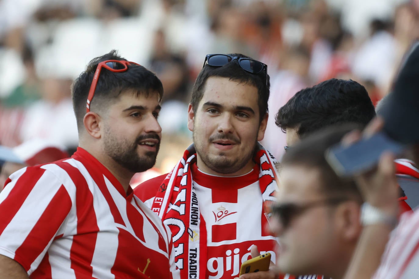 ¿Estuviste en el Racing de Santander - Sporting? ¡Búscate en las fotos de El Sardinero!