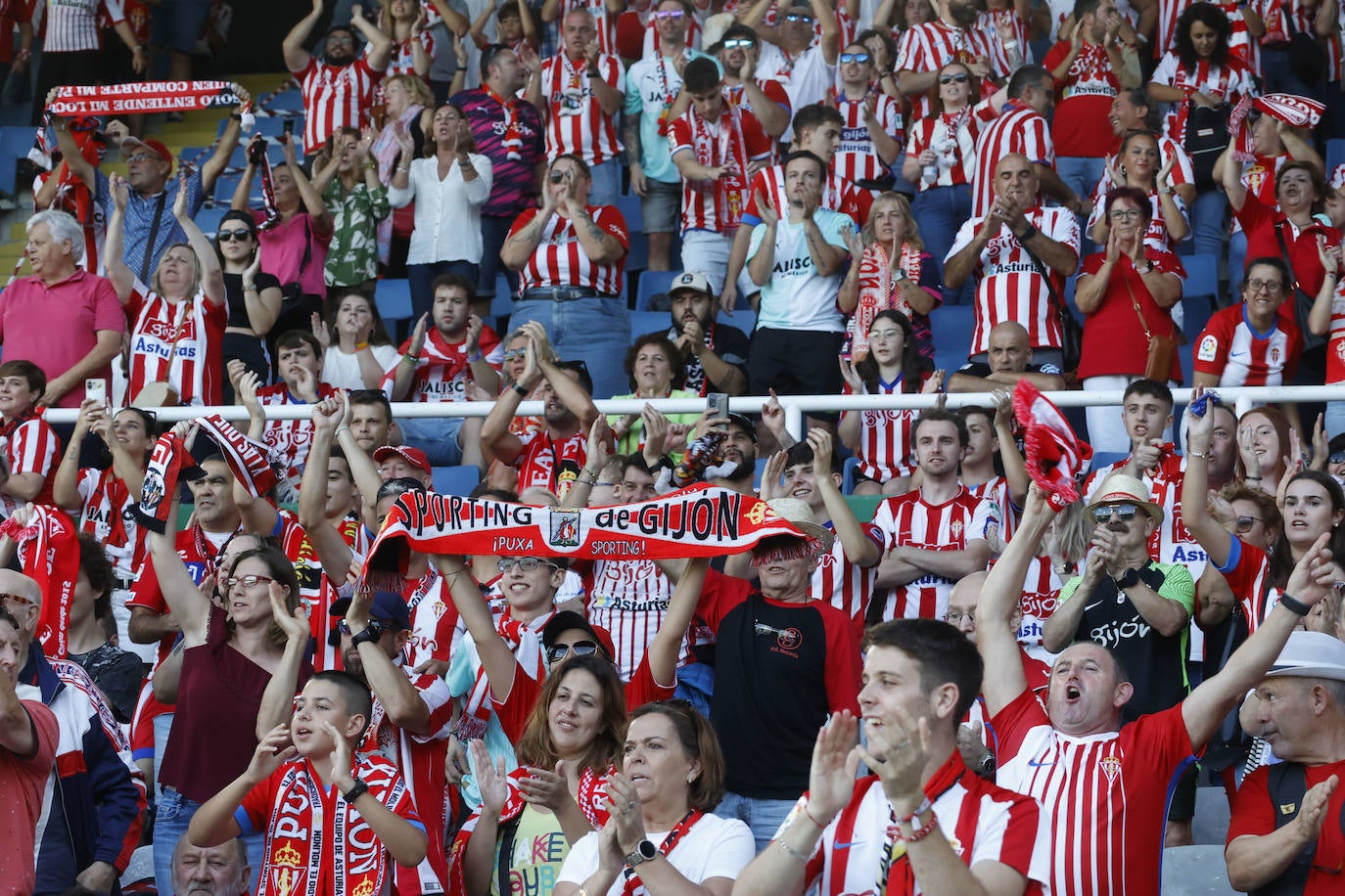 ¿Estuviste en el Racing de Santander - Sporting? ¡Búscate en las fotos de El Sardinero!