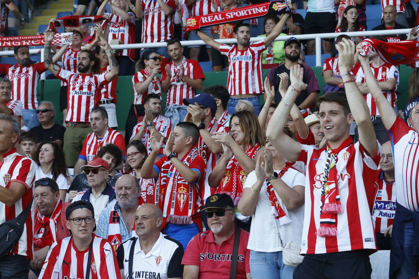 ¿Estuviste en el Racing de Santander - Sporting? ¡Búscate en las fotos de El Sardinero!