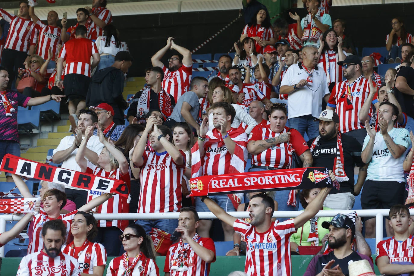 ¿Estuviste en el Racing de Santander - Sporting? ¡Búscate en las fotos de El Sardinero!