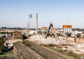 Primeras detonaciones en la que cayeron tres de las cuatro chimeneas.