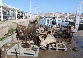 Lo que se esconde bajo el mar en el Puerto Deportivo gijonés