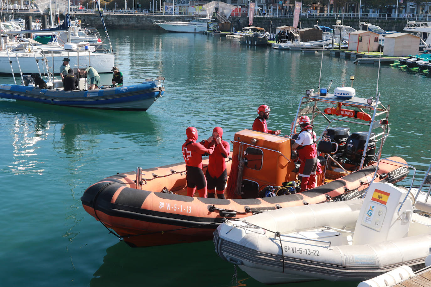 Lo que se esconde bajo el mar en el Puerto Deportivo gijonés