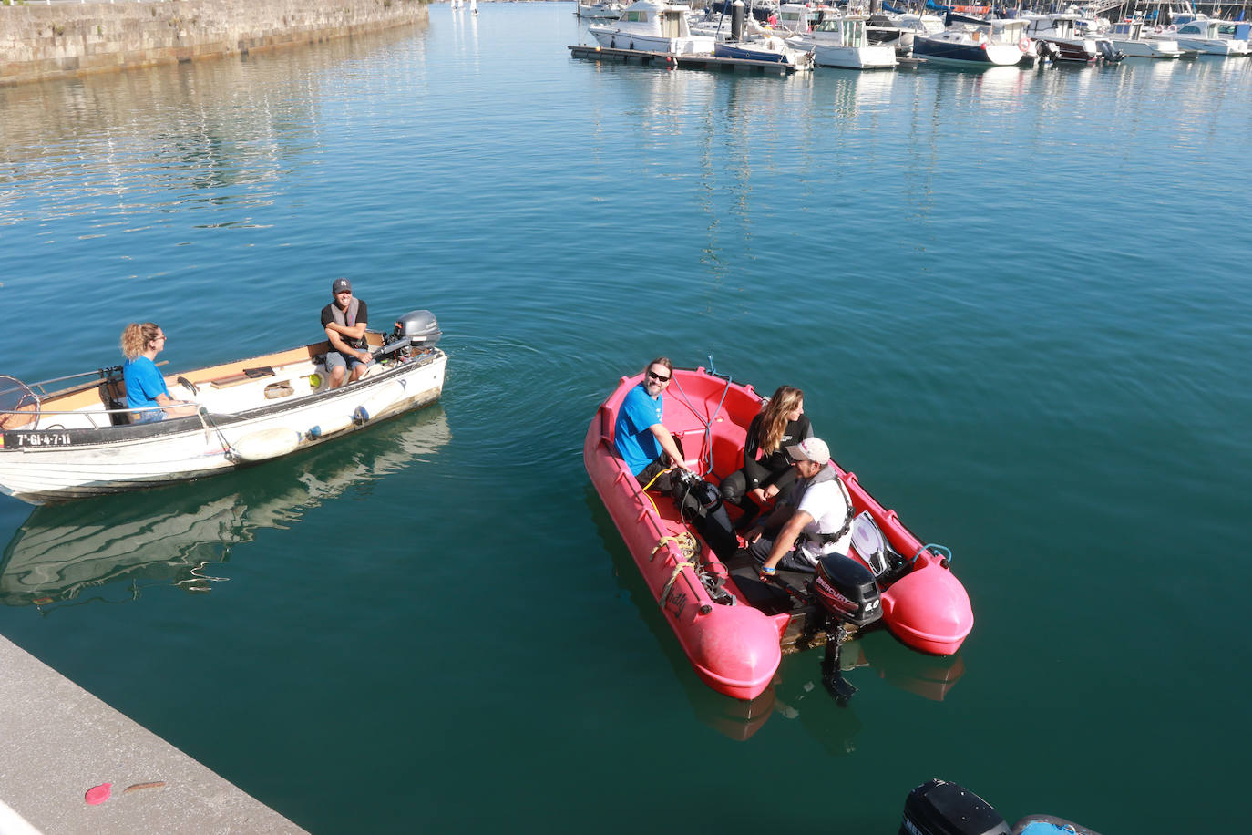 Lo que se esconde bajo el mar en el Puerto Deportivo gijonés