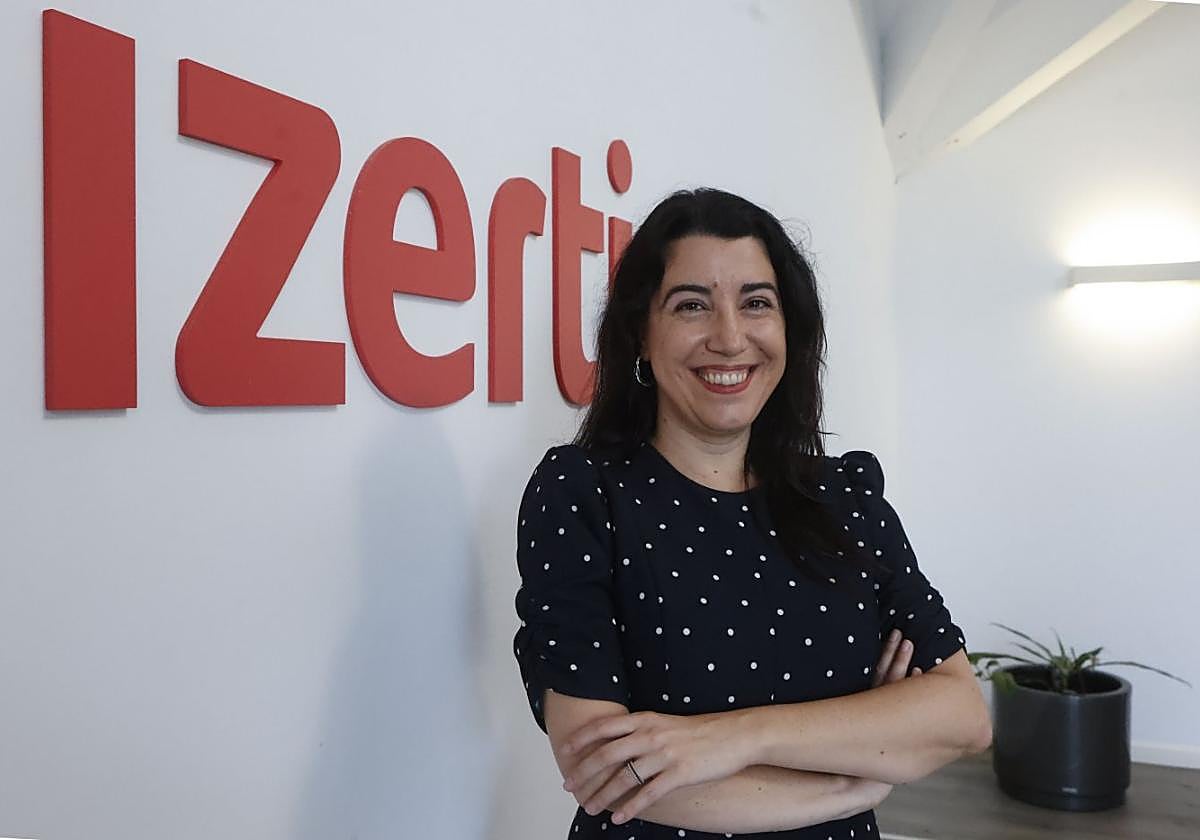 Lourdes Argüelles, directora financiera de Izertis, en las oficinas de la multinacional tecnológica en Gijón.