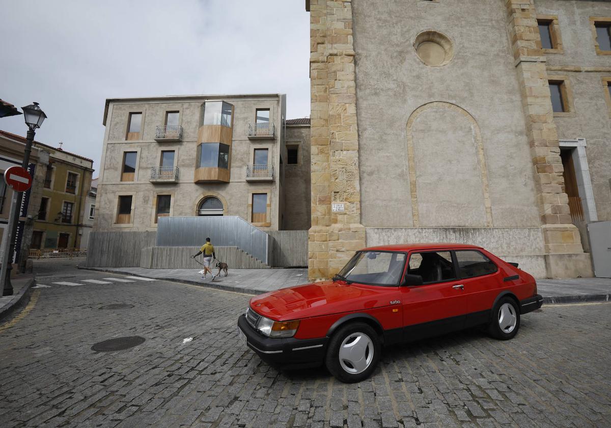 Imagen principal - Los mundos de Murakami se hacen arte en Gijón