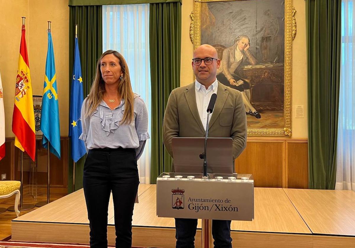 Ángela Pumariega y Jesús Martínez Salvador, en la rueda de prensa tras la junta de gobierno.