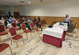 La directora general de Ganadería, en las jornadas técnicas que organizó la asociación Juntas de Montes de Asturias en el hotel La Casilla.