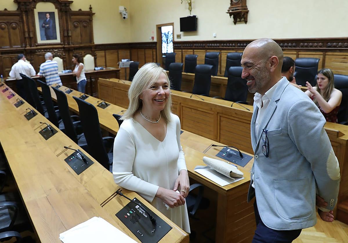 Vox pide a Óliver Suárez que devuelva el acta de concejal y le acusa de ser «una persona sin principios»