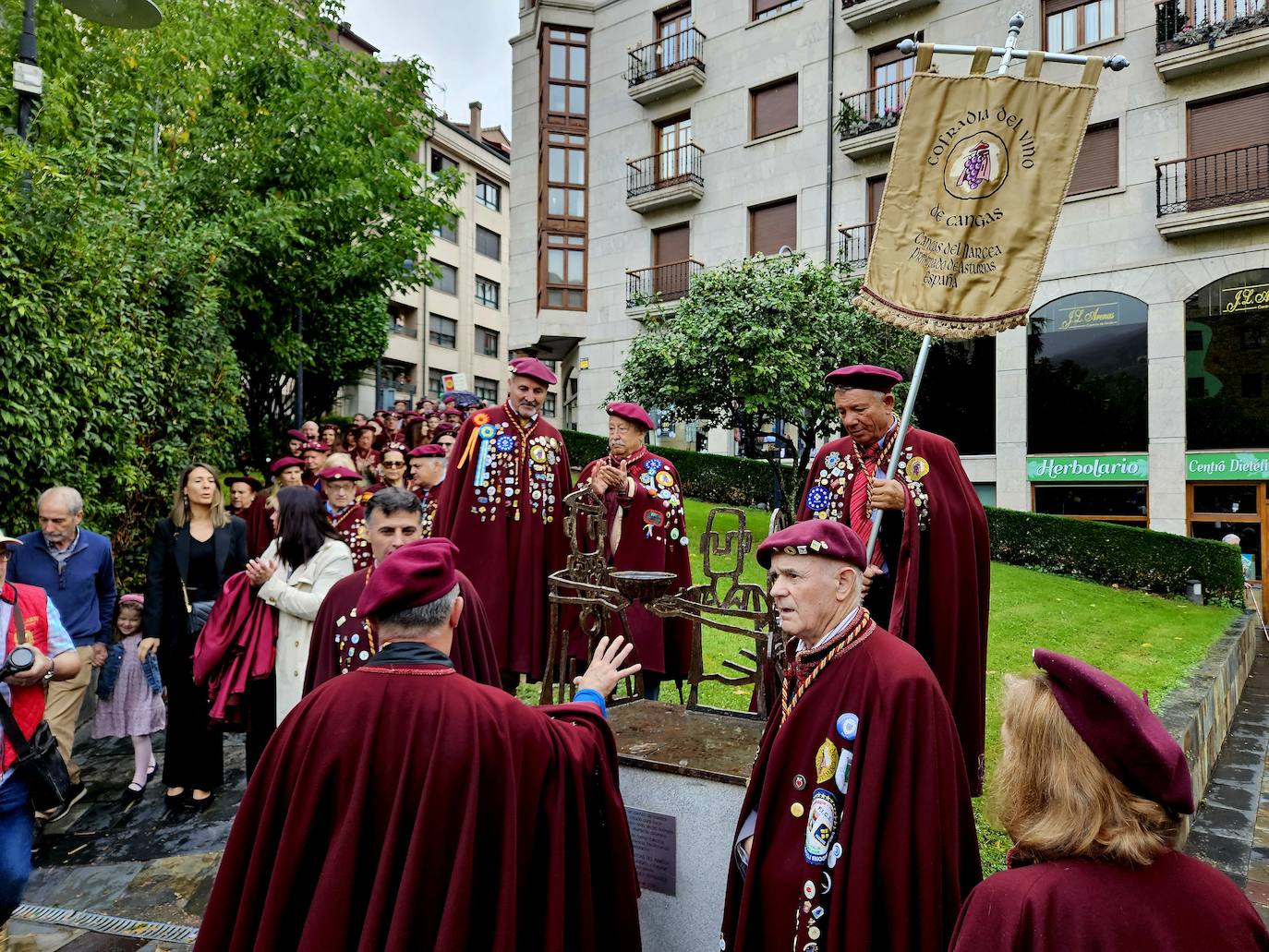 Cangas del Narcea celebra su vendimia a lo grande