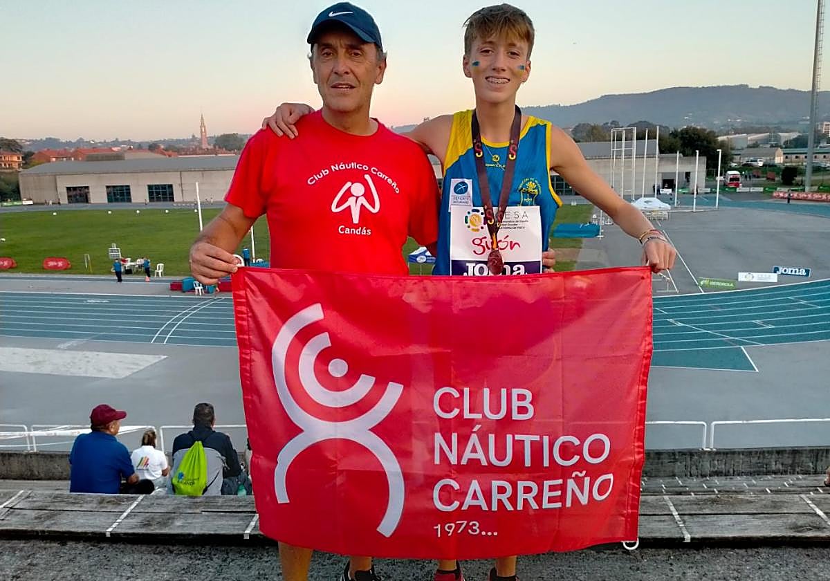 El entrenador Rubén Muñiz y Santiago Soberón.