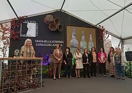 Las ocho profesionales durante la entrega del galardón.