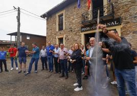 Celebración con voladores el día del anuncio del premio a las tres parroquias maliayas.