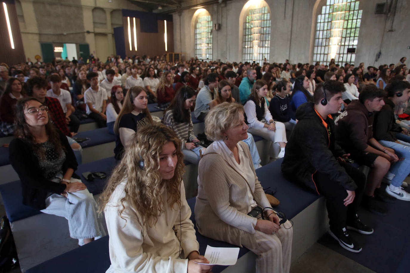 El encuentro de Meryl Streep con alumnos asturianos, en imágenes