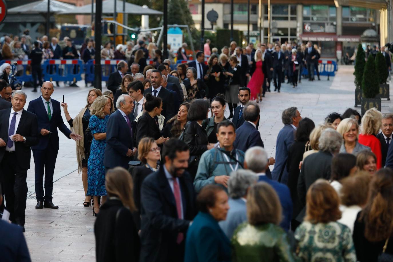 Gran expectación en Oviedo por la llegada de la Familia Real