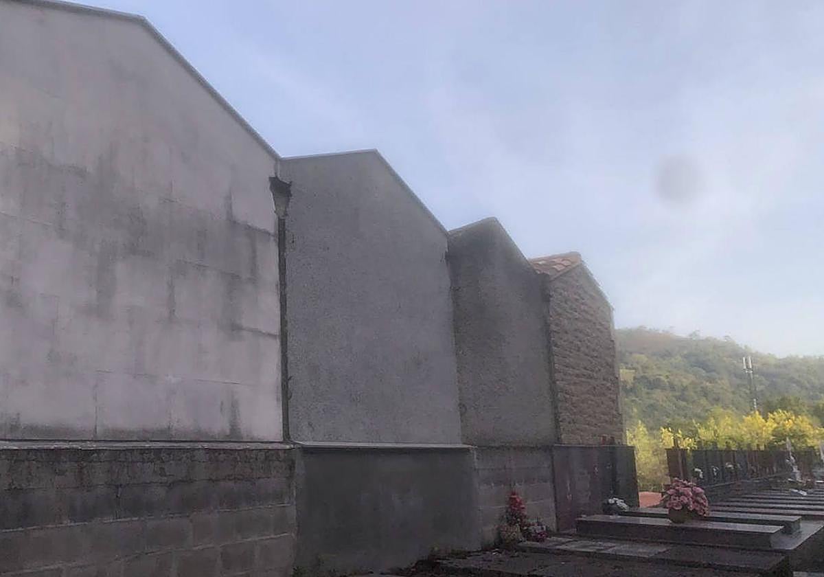 Roban canalones de cobre en el cementerio de Cangas de Onís