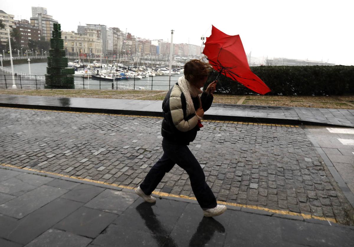 Asturias, en alerta por oleaje y rachas de viento de hasta 110 kilómetros por hora