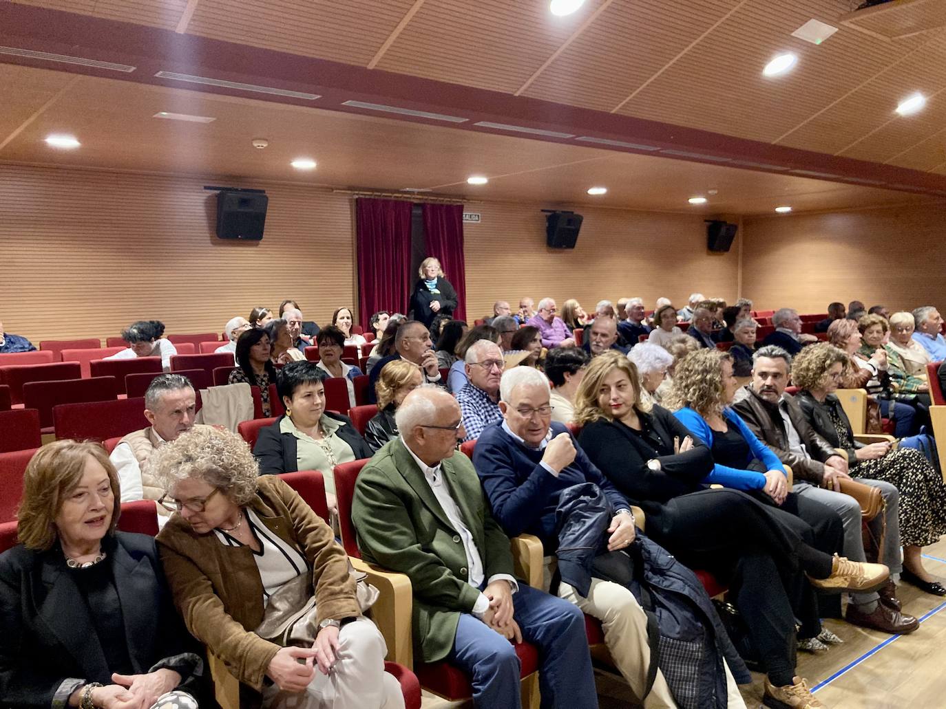 Imagen principal - Navia se rinde a Arturo Prieto por «transmitir el amor por la música»